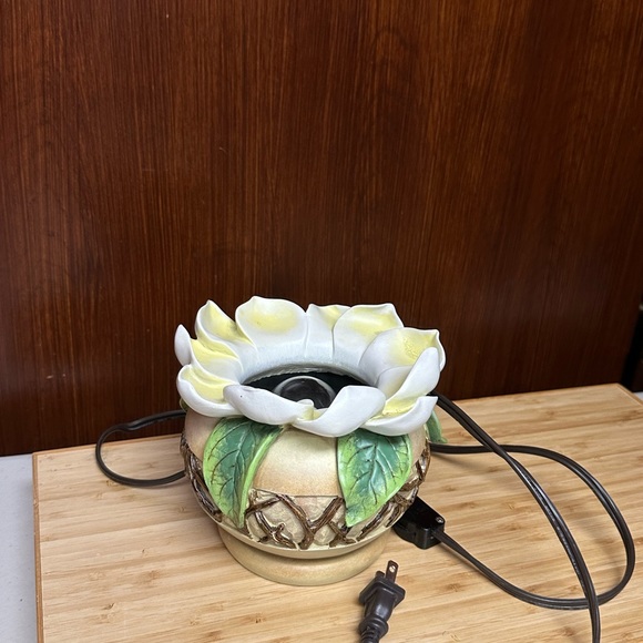 Home interiors Retired fragrance warmer magnolia shaped - Picture 11 of 12